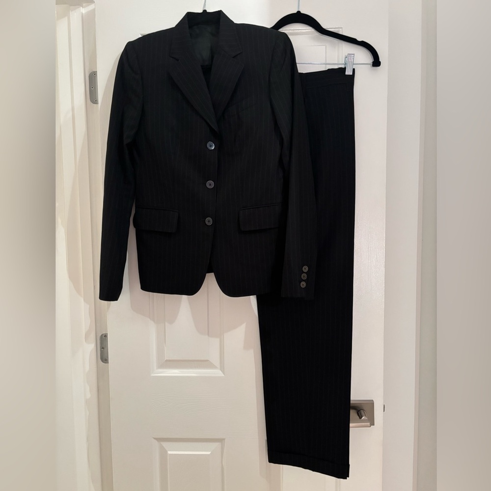 EUC Gucci black pinstripe pantsuit - jacket & pants - 40 (6/8)